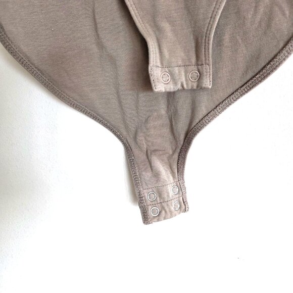 Old Navy Scoop Neck Bodysuit, Taupe Basic Long Sleeve T-Shirt, Casual Capsule - Picture 7 of 7